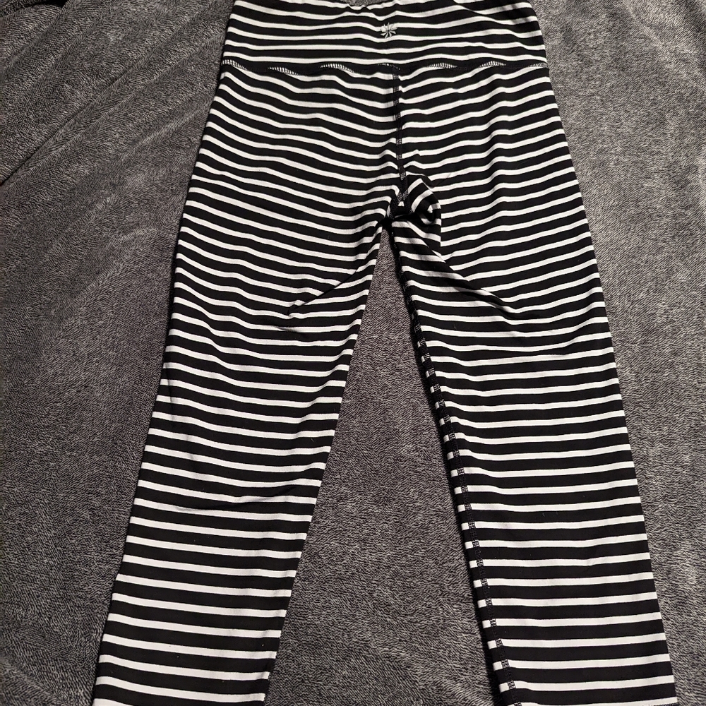 Athleta 3/4 Yoga/Jogger Pant Super Cute Black/White Stripe Hidden Pocket! - Picture 5 of 6